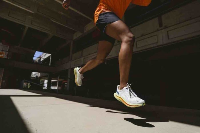 ジムでも使えるホカ、できました。ふかふかだけど反発性も備えた「KAWANA」がデビューします。