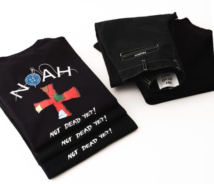 A fashion brand from New York and traditional Kyoto technology combine. Noah is dyed black.