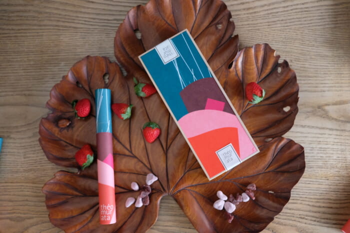 バレンタイン・ホワイトデーの楽しみに。テオムラタの新作は、ルビーチョコレートでイチゴをコーティングした絶品ショコラです。