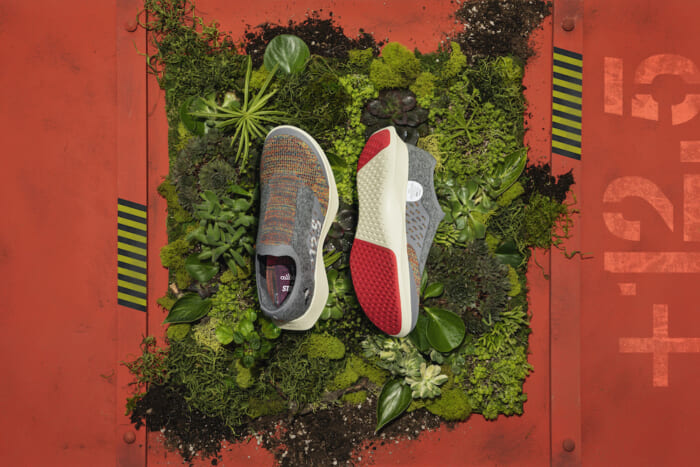 オールバーズとジェフ・ステイプルのコラボシューズ第2弾！ 今回もたっぷりリスペクトが詰まった一足です。