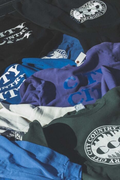 アメリカ製のデッドストックのボディを採用。シティー カントリー シティーによる、古き良き、モダンなスウェット。