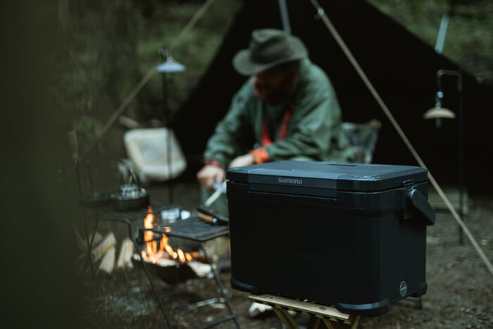佇まい、機能ともに申し分なし。釣りのシマノがアウトドア仕様のクーラーボックスをつくりました。