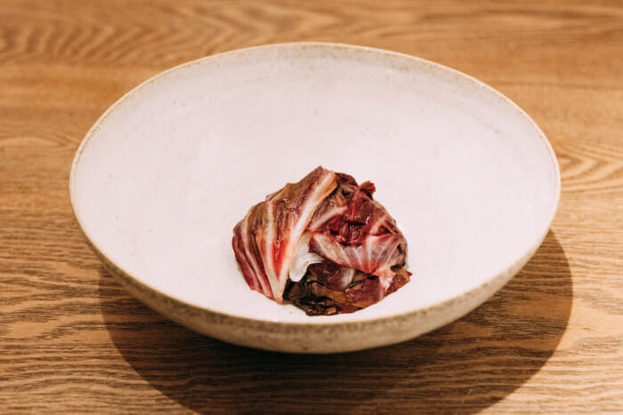 Enjoy the chocolate seriously made by Lotte from the cultivation of cacao, along with the exquisite menu arranged by Mr. Toba of sio.