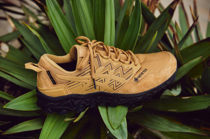 The second edition of ASICS x Flagstaff. High-spec treerunning shoes arranged with an urban look.