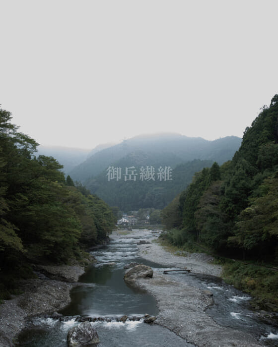 日本国内で丁寧に紡がれた、寡黙で静謐なブランド、御岳繊維がデビュー。