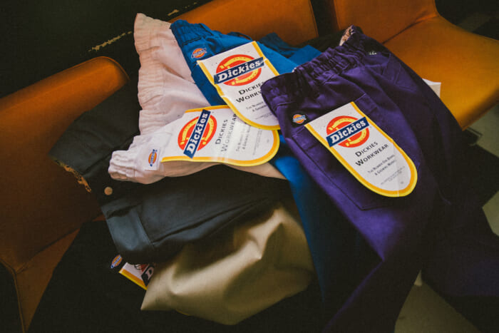 100年以上の歴史を誇るアメリカの両雄がコラボ。ディッキーズ×ショットのバギーパンツ。