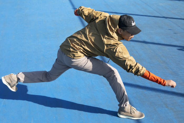 グラミチとノンネイティブがダブルス結成。跳んで、しゃがんで、走って、どんな動きも問題なく。