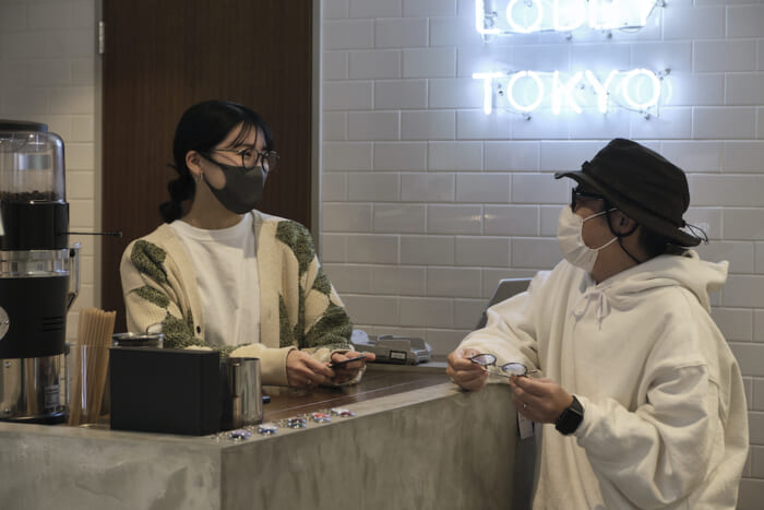 【FOCUS IT.] Eyewear connects people and things. The Lobby Tokyo is a place where you can experience the thoughts and new values of Yuichi Toyama. You can experience the thoughts and new sense of value of Yuichi TOYAMA.