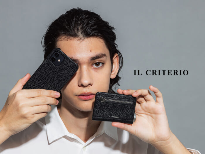 極上レザーと卓越した技術力でつくられた、イルクリテリオのミニ財布。マグネット搭載でスマホにぴたっと装着して、手ぶら時代を生きぬきましょう。