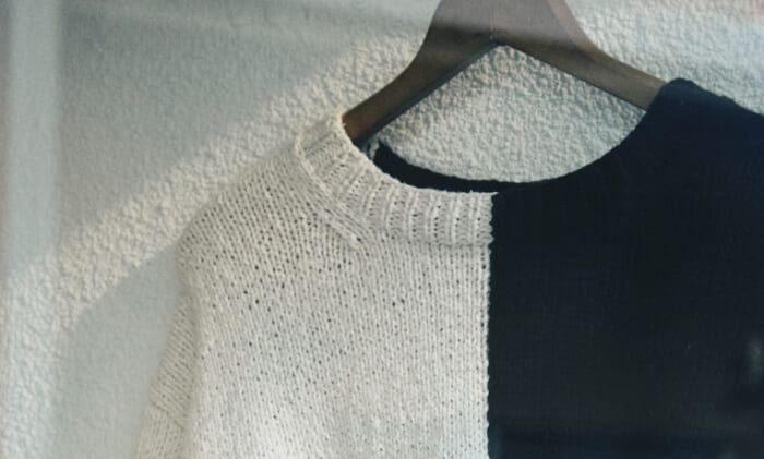 連載「憧れの逸品」No.238 色と字が踊るジル サンダーのニット。