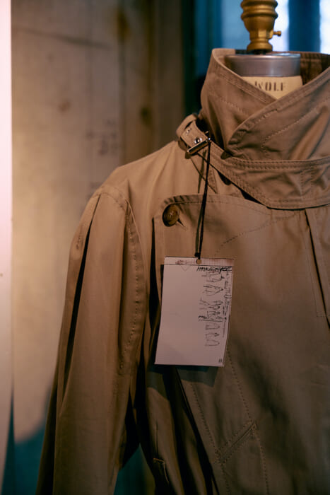 元アントワープシックスが手がけるマリナ イーに、スーパー エー マーケットが別注。全世界20着限定のコートが発売。