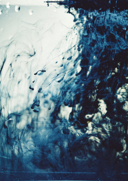 Motoki Nishikawa is a young photographer whose talent is currently blossoming. What does he express in his first photo exhibition "Water Balance"?