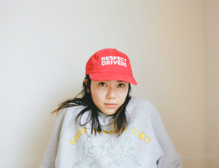 A universal sweatshirt is released from the mysterious "Lark" label, which expresses running as a culture.