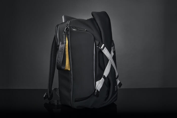 Welcome the cherry blossoms with a bag that looks great. New products and colors from Tumi's TAHOE collection are now available one after another.