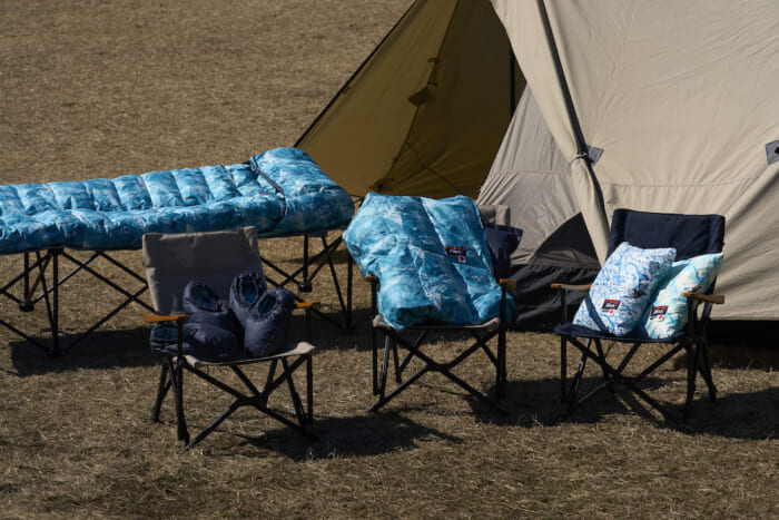 ラッタラッタルのアートを纏ったアウトドアグッズ。鎌倉天幕×ナンガによるコラボレーションが実現。