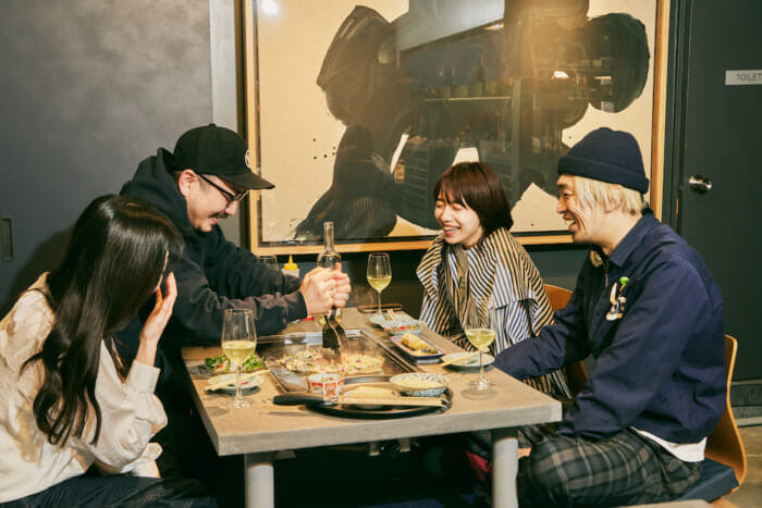 If you miss teppan cuisine, come here! Teppanyaki Handagaya , a sister restaurant of Hanjishita Bar, is now open in the Sendagaya/Kitasando area.