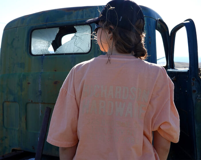 Richardson's beach series is light and glamorous. Newly shot in Japan for the launch, the look and movie are also available.