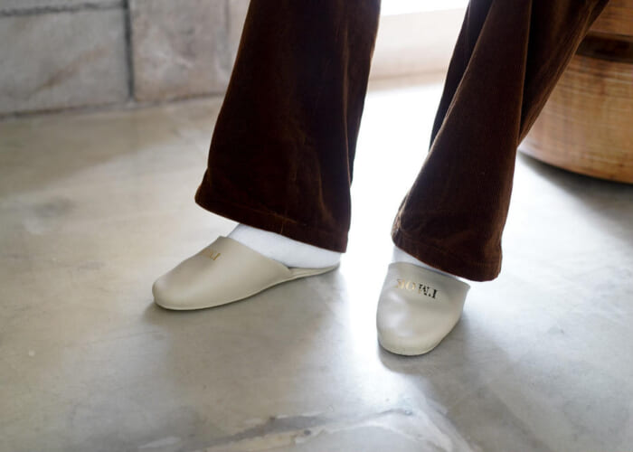 児童館や学校のアレを、現代にカムバック! I’M OKが東京の下町のメーカーに依頼して、オリジナルスリッパをつくりました。