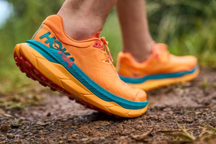 ホカ初となる、カーボンプレート搭載のトレイルランニングシューズが登場。その名もTECTON X。