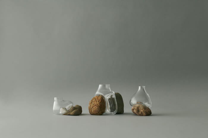 Art pieces created by stone and glass that come together. The exhibition of the much-talked-about French artist Latitia Jacqueton will be held.