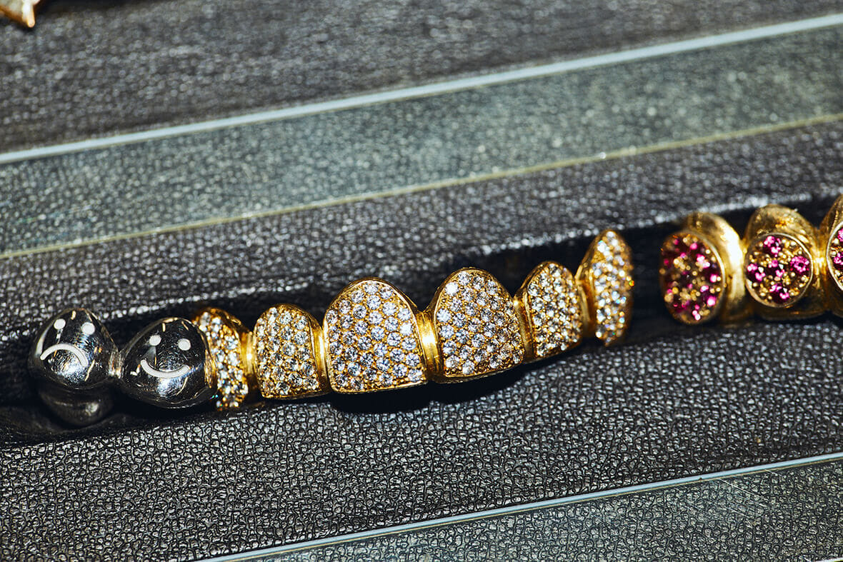 Grillz jewelz D.O 2018年度カレンダー 希少品
