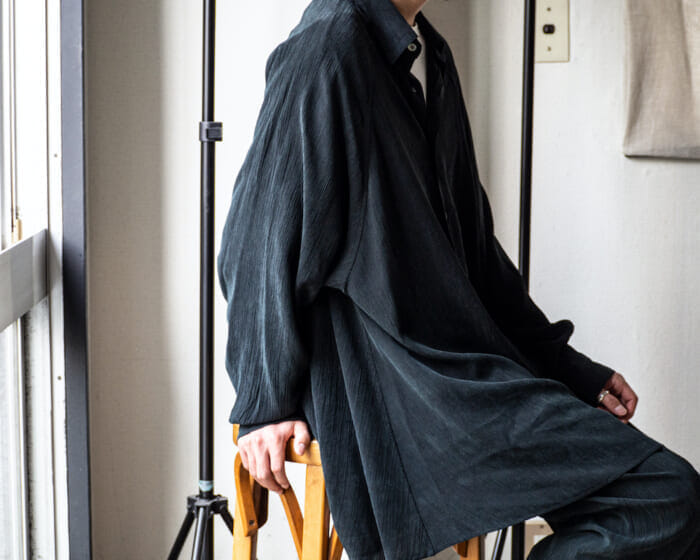 コンフェクトとセモーがつくった、気持ちの良いセットアップ。草木染めによる深い味わいに注目。