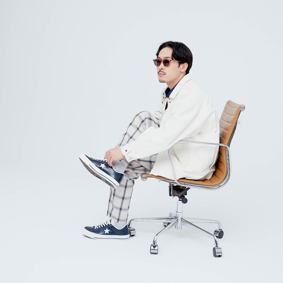 コンバースとTENDRE。ミッドナイトブルーから生まれてくる明るい コンバースとTENDRE。ミッドナイトブルーから生まれてくる明るい
