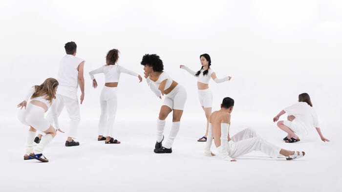 ドイツのビルケンシュトックと、韓国のアーダーエラー。スノースポーツをモチーフに、違和感を逆手にとった4モデルが発売中です。