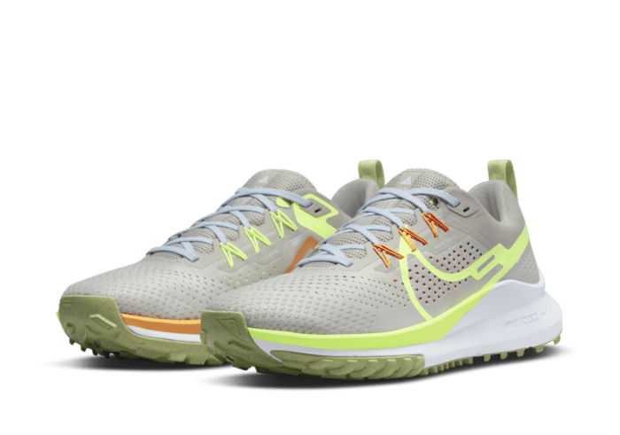 蹄のように力強く、羽根のように軽く。最新のナイキのペガサス トレイル 4はオフロードを駆け抜けます。