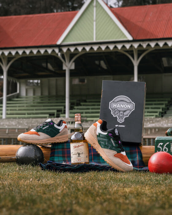 カルフとスコッチなんて当然、相性よしです。ハノンと手を組み、スニーカーとウイスキーができました。