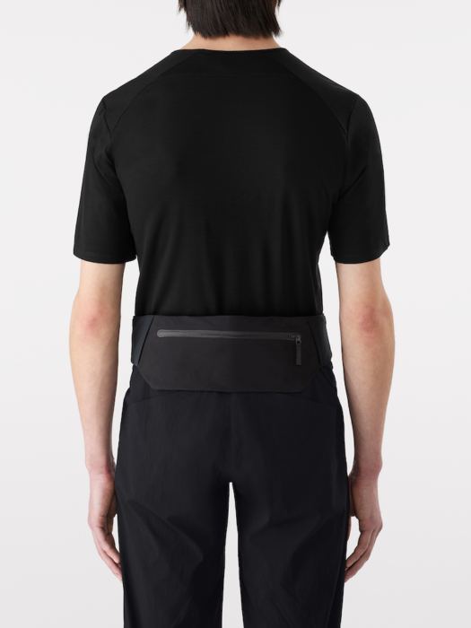 Quick, tough, urban bags that fight together. The first waist bag from Veilance is now available.