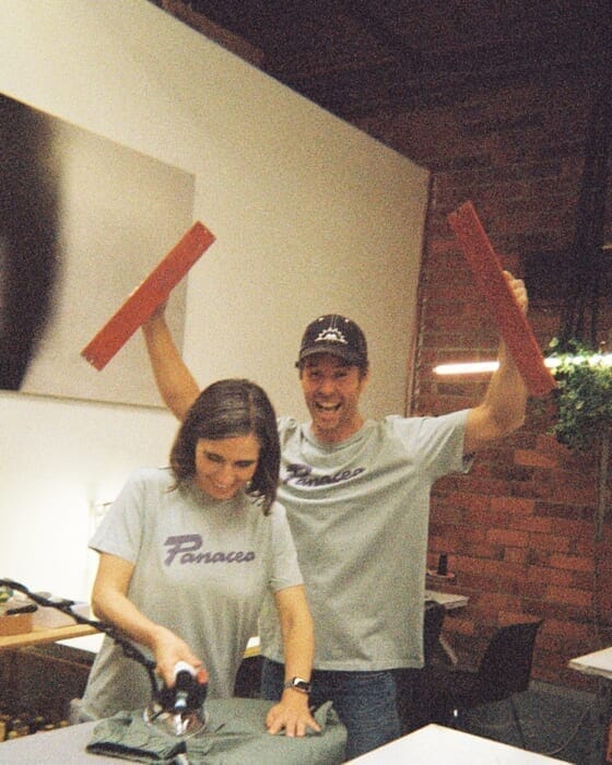 ウザい雨とダルい暑さにとびきり愉快な万能薬を。クロークと1LDKがTシャツを処方します。