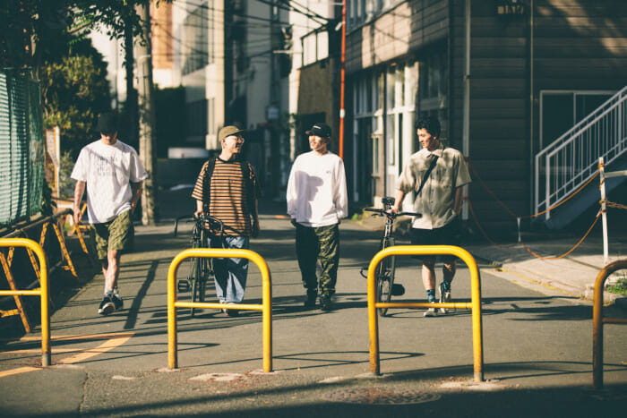 バックチャンネル スタッフが着こなす、夏のリコメンドスタイル。肩肘張らず、ラフに行きましょう。