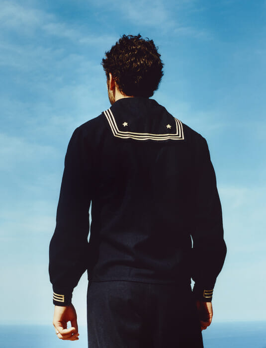 スペイン人アーティスト、ココ・カピタンの日本初作品集が発売。本人が手掛けたグッズ14種も再販決定です。