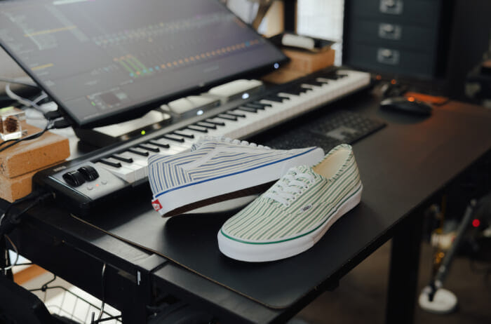 マルチストライプを纏ったヴァンズの名作。ビリーズで先行発売中です。