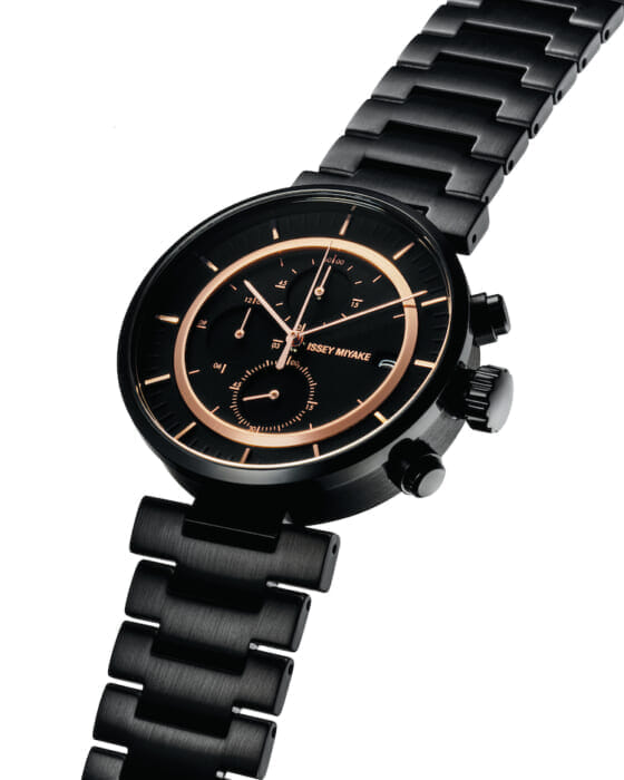 The new color of Issey Miyake watch "W" is inspired by the moon on a summer night.