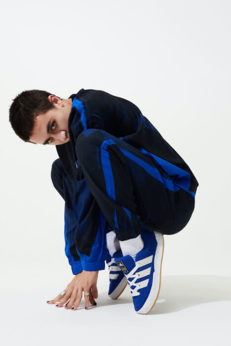 Shortly after its reissue, the first special order! Adidas Originals' classic ADIMATIC will be wearing blue in an ATMOS special order. Lottery is now open.