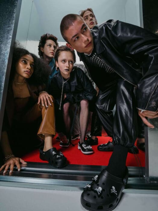 マスターマインド・ジャパンとクロックスのコラボ。ラグジュアリーなクロッグが日本先行発売されます。