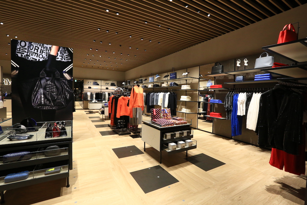 Environmental consideration is not only in the production of clothes but also in the creation of stores. Armani s outlet stores are fully introducing the Green Concept Armani Outlet Shops in HOUYHNHNM