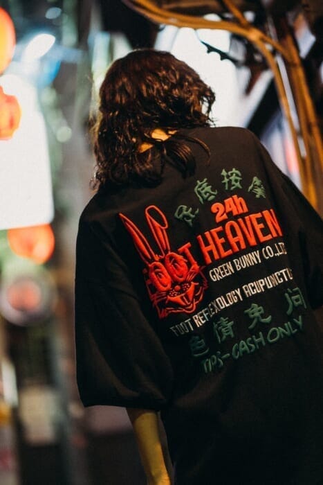 Mysterious holding company GREEN BUNNY Co.,Ltd. and Freaks Store collaborate. Many meaningful T-shirts are now available.