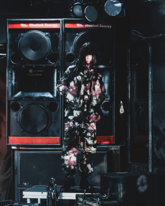 伝説のバンドのボーカリストへ捧ぐ。サイケデリックインディーロックを、シュガーヒルがファッションで奏でます。