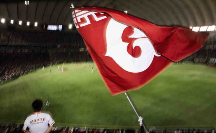 開幕戦の臨場感を再び。小浪次郎氏によるアート展が、東京ドームのG-STORE 1stBASEにて開催中。