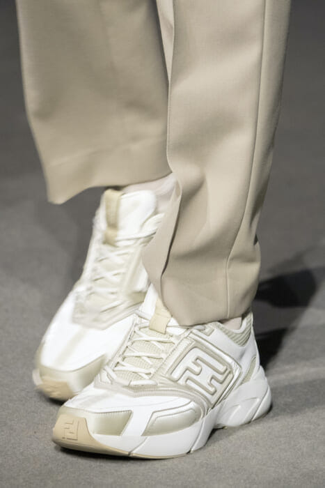 クラシカルなランニングシューズを品よくモダンに再構築。異素材使いが際立つ、フェンディの新作スニーカー。
