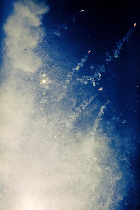 マークジェイコブスの最新アイテムを纏った森川葵を安藤政信が撮影。ブックマークでの写真展ではJJJを迎えたパーティーも開催です。