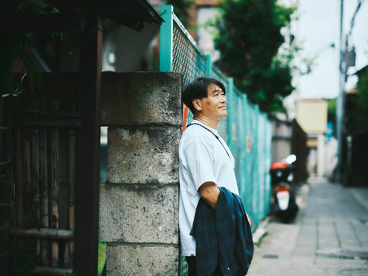 加藤忠幸がブランドストーンを履いて、綴る。 feature HOUYHNHNM（フイナム）