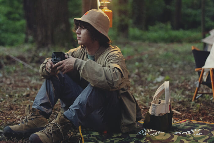 ダイネックスとのコラボも登場。アウトドアを楽しむ人々に向けた、マンハッタンポーテージのニューコレクション。