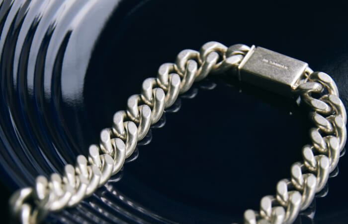 連載「憧れの逸品」No.268 滑らかな連なりが美しいジル サンダーのブレスレット＆ネックレス。