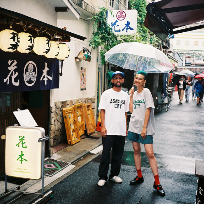 下町散策に、昼飲みに、お土産に。浅草の老舗居酒屋、花本がリリースしたTシャツはいかがでしょう。