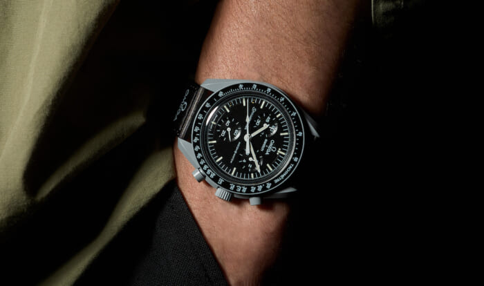 オメガとスウォッチが交わる “MOONSWATCH”。歴史的快挙の裏にあったのはバディムービー的な物語。