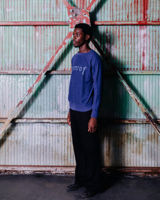 アメリカの労働者が着用したスエットの風合いを再現。ベイクルーズデポが別注した、ラムロフの一枚。